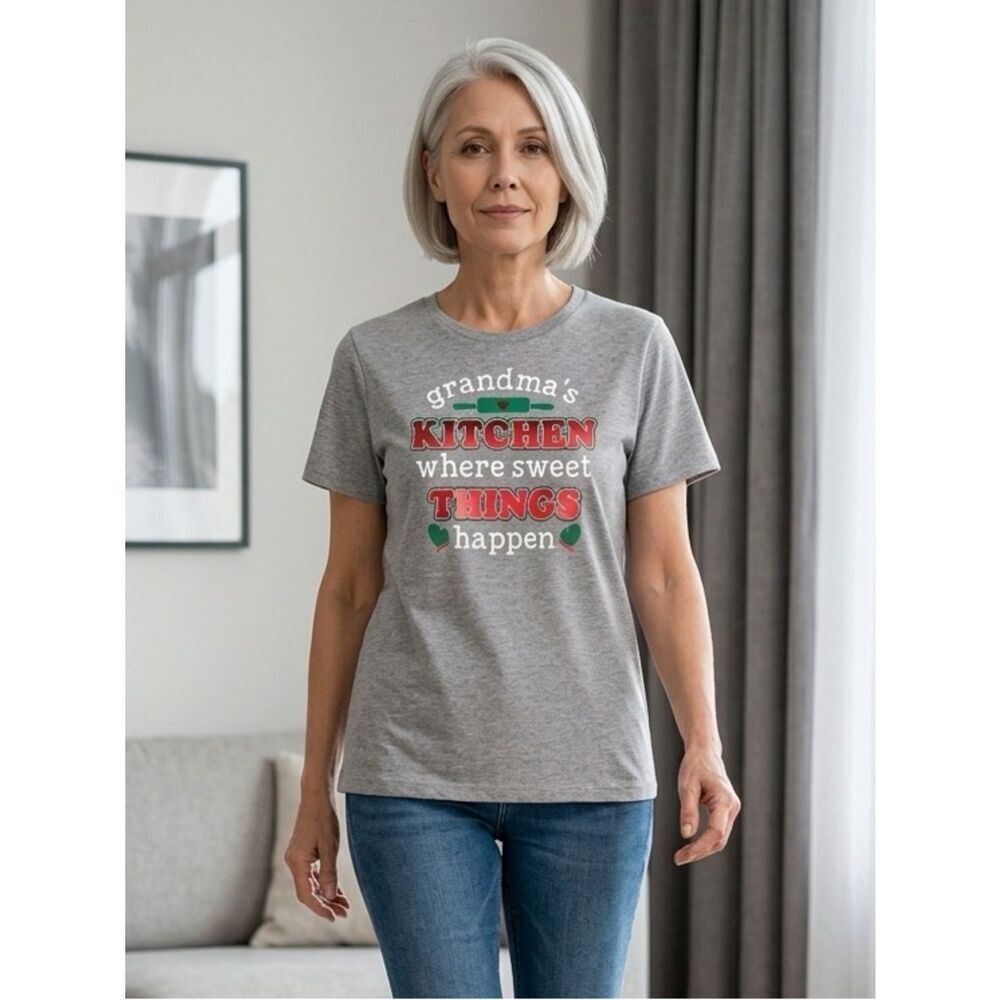 EUC Holiday Time Woman’s Gray Short Sleeve Grandma's Kitchen Graphic T-Shirt - M